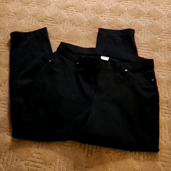 Time and Tru black capris size large 12-14 - Picture 3 of 5
